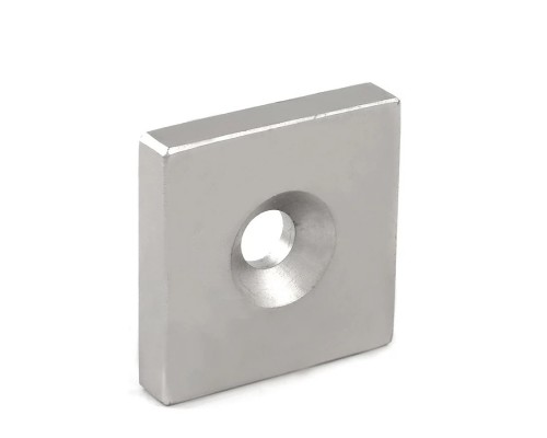 Неодимовый магнит блок с зенковкой 20х20х3 мм.